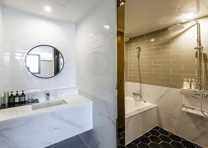 Browndot Sasang Renecite Hotel