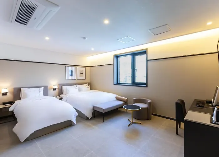 Browndot Sasang Renecite 3* Busan